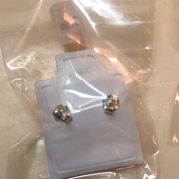 2 pair of solid 925 Round CZ Stud Earrings 7mm - Picture 3 of 5